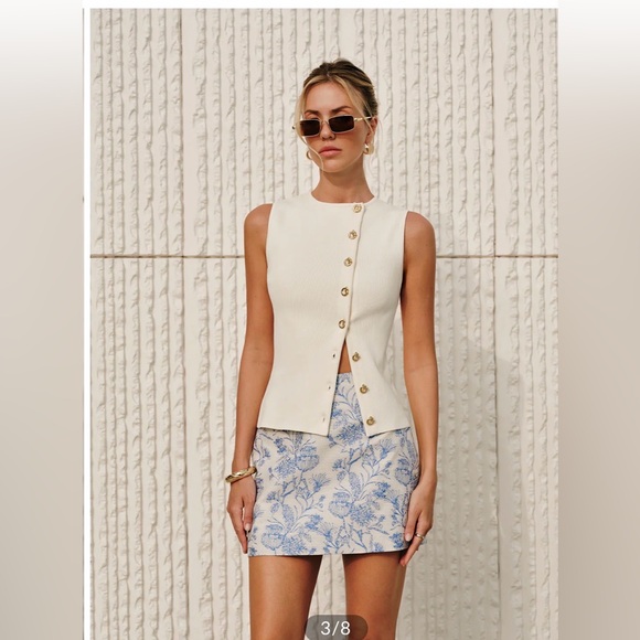 Commense Cream Ribbed Asymmetric Button Tank with Gold Accents NWOT - Picture 2 of 6